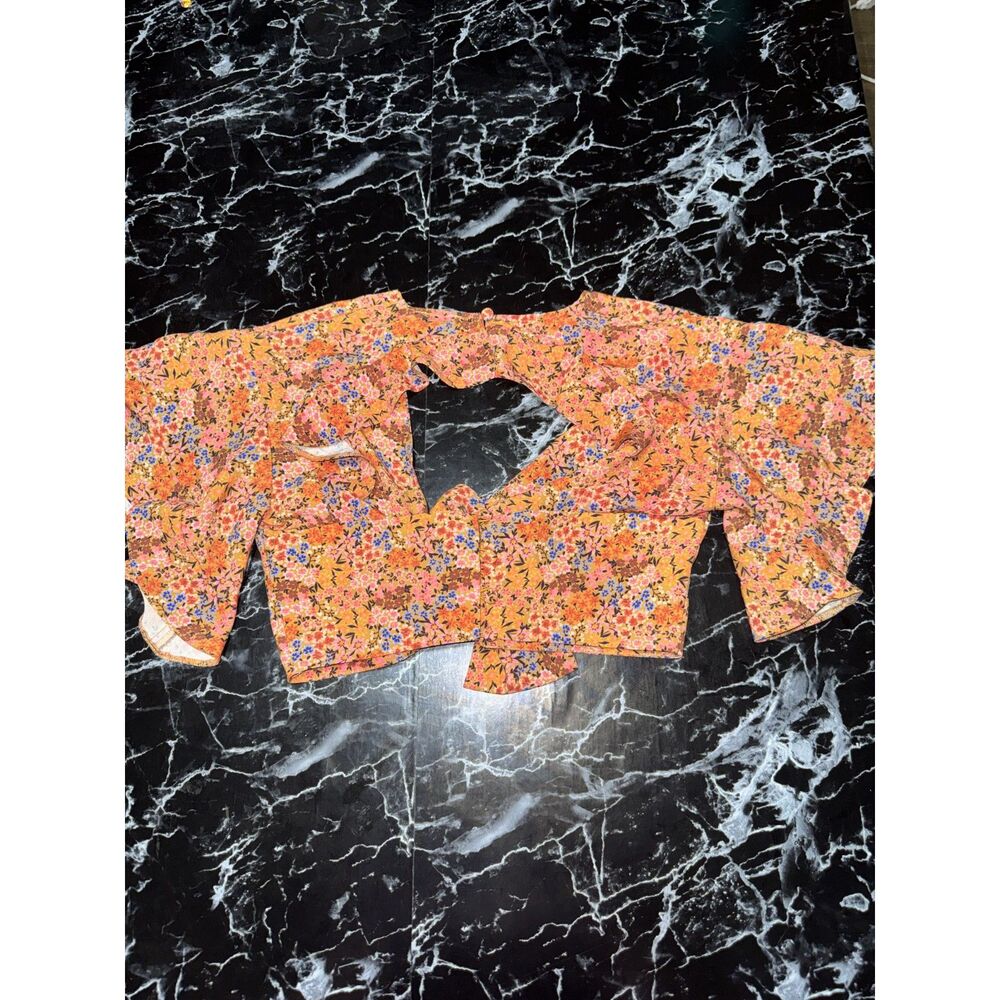 Flutter Sleeve Crop - Picture 2 of 3